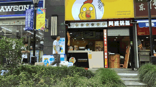 39度高温,沈阳街头惊现“免费冰柜”,看完...真为螳螂人骄傲！