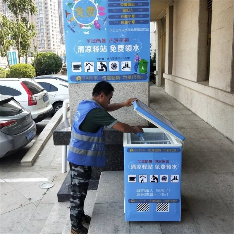 39度高温,沈阳街头惊现“免费冰柜”,看完...真为螳螂人骄傲！