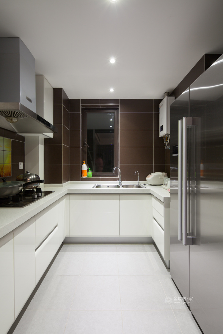 无主灯设计+矮柜隔断，让家看着大一倍-厨房