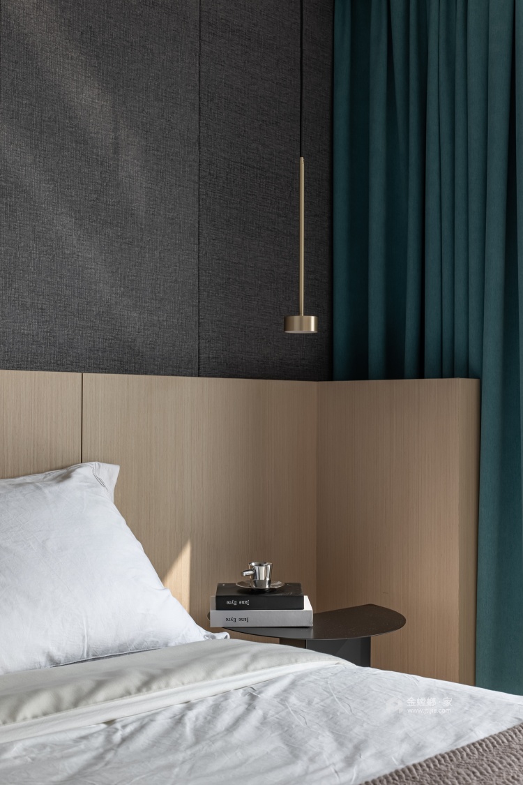 90平绿地中央广场现代风格-卧室效果图及设计说明