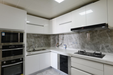 210平3室现代厨房