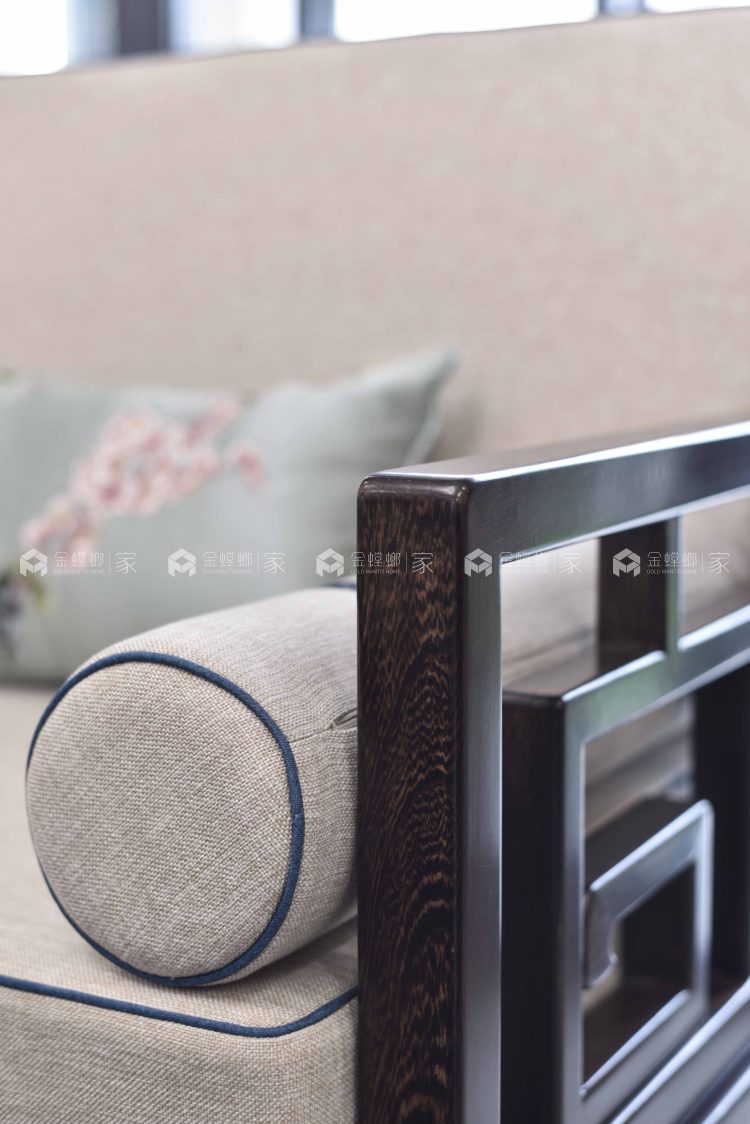 实拍：木质与金属的交融，沉稳雅致100平新中式风格-客厅